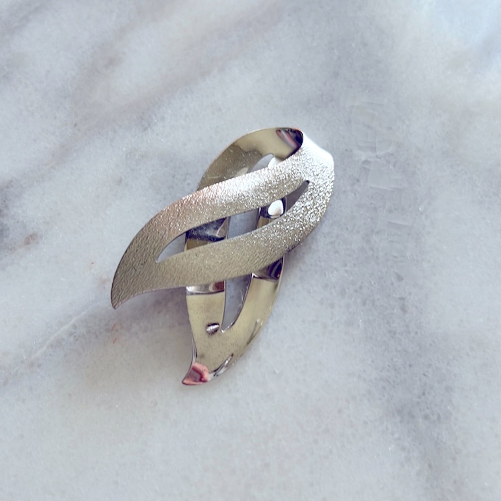 Vintage statement pin / brooch in silver tone metal